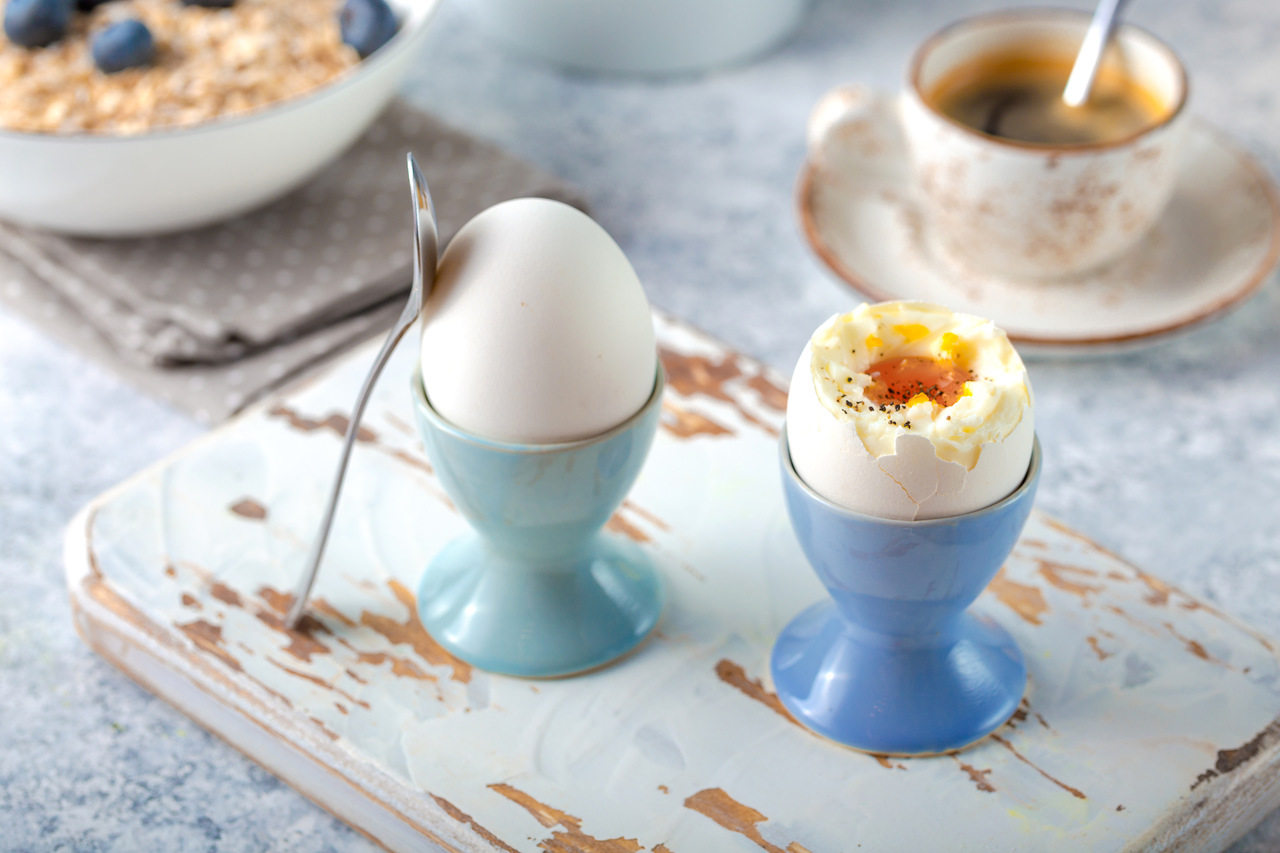 Quantos ovos devo comer no café da manhã?