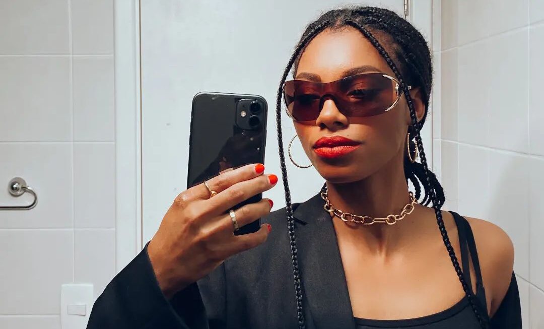 Tina, do BBB 23, come mandioca crua. Quais os riscos?