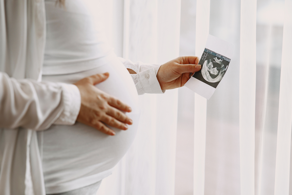 Seu bebê está demorando para nascer? Comer tâmara pode acelerar o trabalho de parto