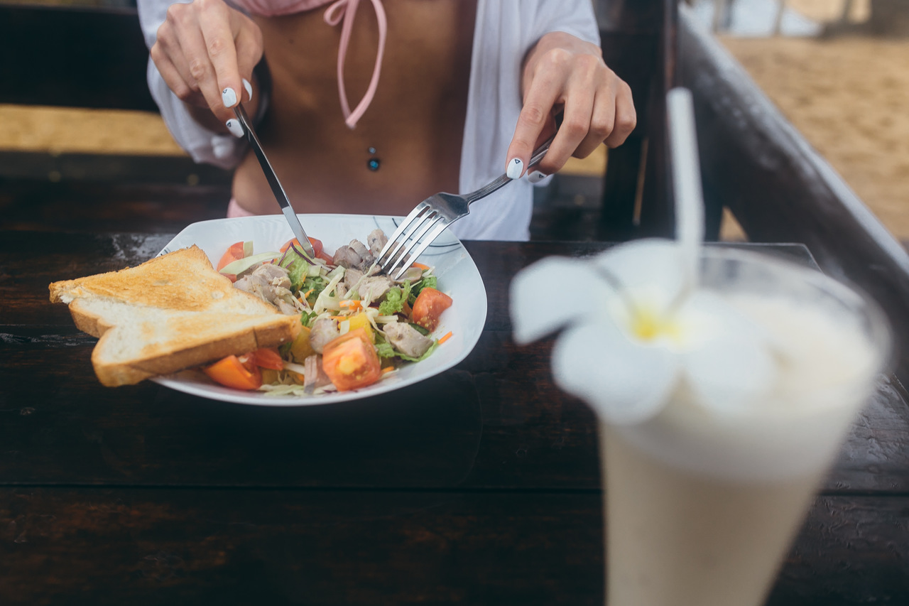 Dicas para evitar intoxicação alimentar na praia