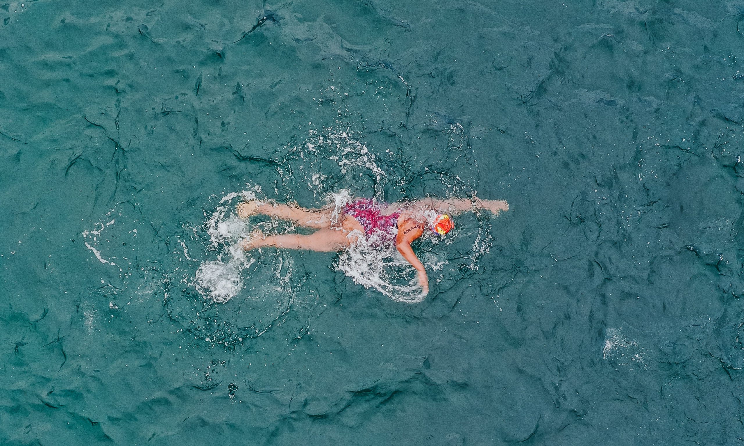 Estudo aponta que nadar no mar pode ser prejudicial à saúde: Entenda