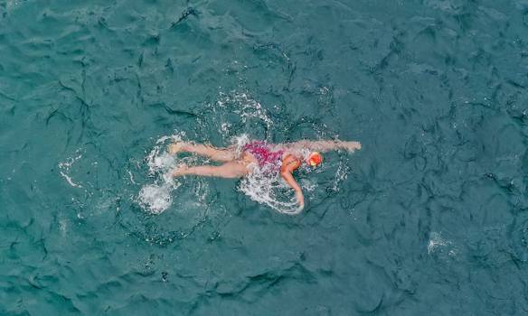 Estudo aponta que nadar no mar pode ser prejudicial à saúde: Entenda