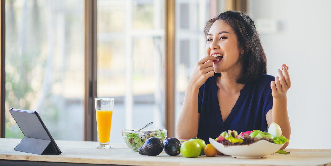 Como a alimentação ajuda a combater o inchaço no verão