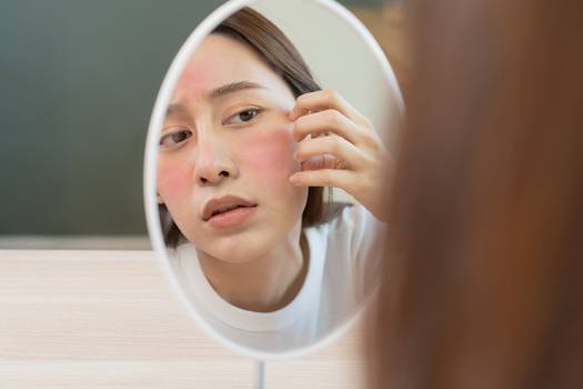 Entenda como a poluição afeta o microbioma da pele e saiba como restaurá-lo