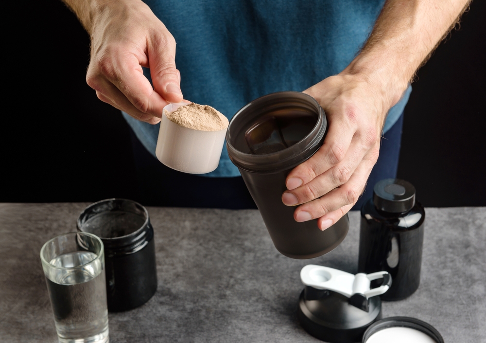 Whey protein para idosos: estudo aponta benefícios do consumo