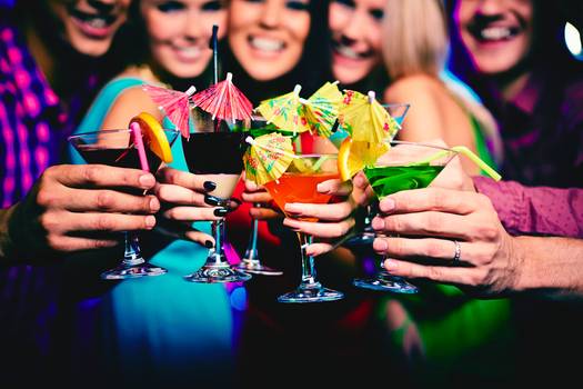 Álcool no carnaval: qual o limite saudável para beber na folia?