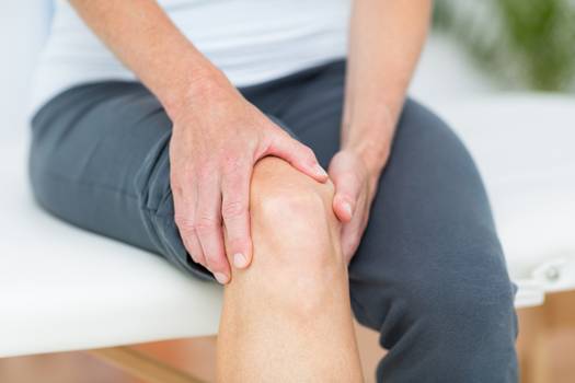 Cateterismo no joelho: técnica pode adiar cirurgia em casos de artrose
