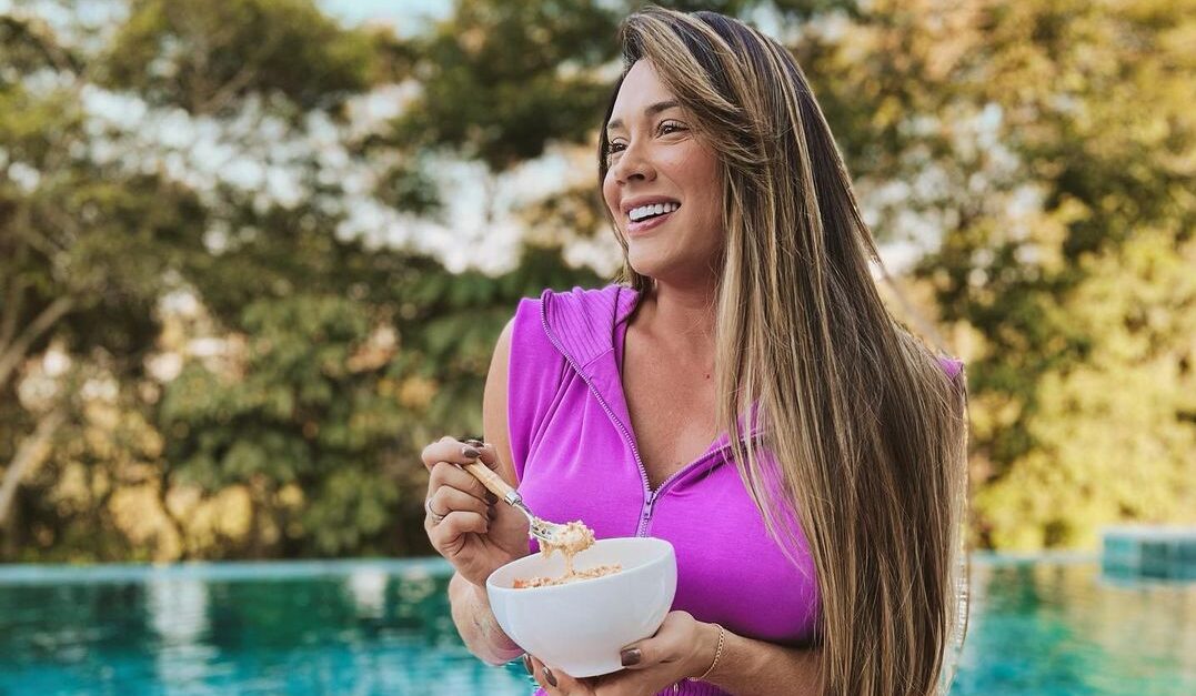 Juju Salimeni mostra marmita de preparação para o Carnaval