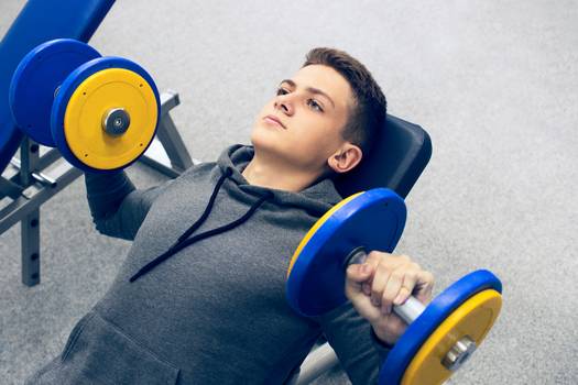 Musculação na adolescência: dicas e recomendações dos especialistas