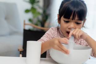 Lavagem nasal melhora sono de crianças, aponta estudo
