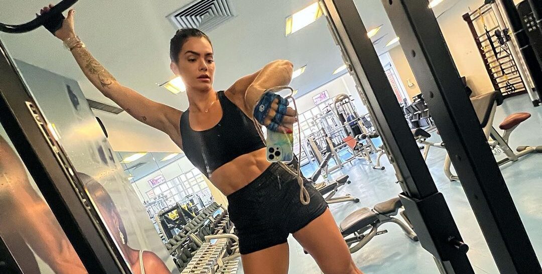 Kelly Key mostra seu treino de abdômen e pernas. Confira
