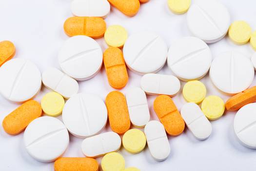 Vício em medicamentos: entenda os riscos do mal do século