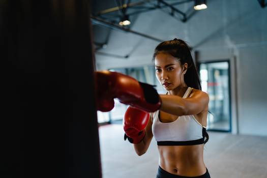 Muay Thai, suas técnicas e os benefícios para o corpo feminino.