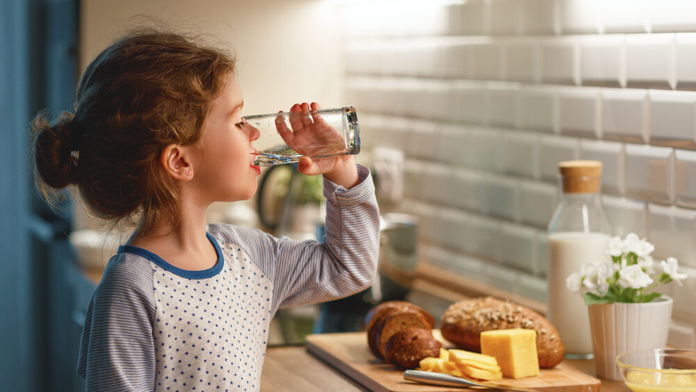 beber água na infância
