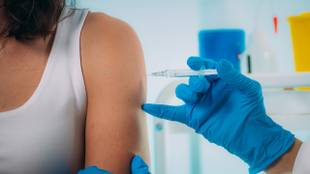 Ministério da Saúde deixa de recomendar o uso das vacinas AstraZeneca e Janssen