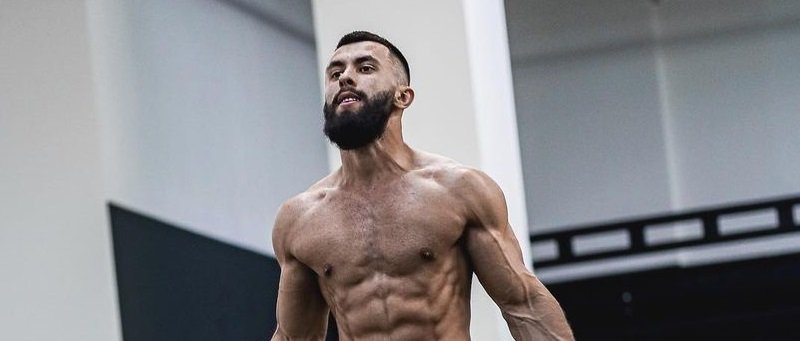 Anatoly o atleta que se disfarça de faxineiro nas academias ele levantou  290 Kg 