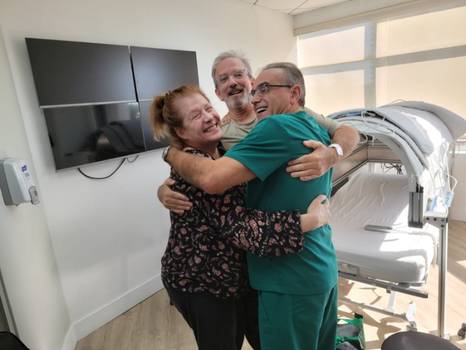 Paciente tem remissão total do câncer terminal após tratamento desenvolvido por brasileiro