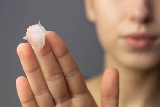 Skin slugging promete potencializar a hidratação da pele