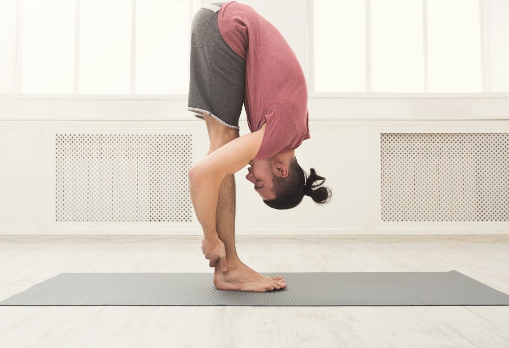 6 Posturas de Yoga que vão melhorar sua corrida - Portal Chelso Sports