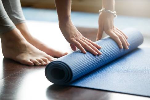 Yoga para corrida: aprenda posturas para se alongar e ganhar mobilidade