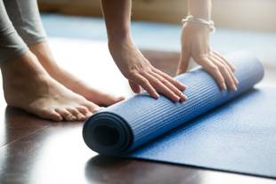 Yoga para corrida: aprenda posturas para se alongar e ganhar mobilidade
