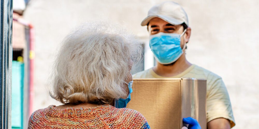 Ajudar o próximo faz bem: estudo mostra benefícios do gesto à saúde