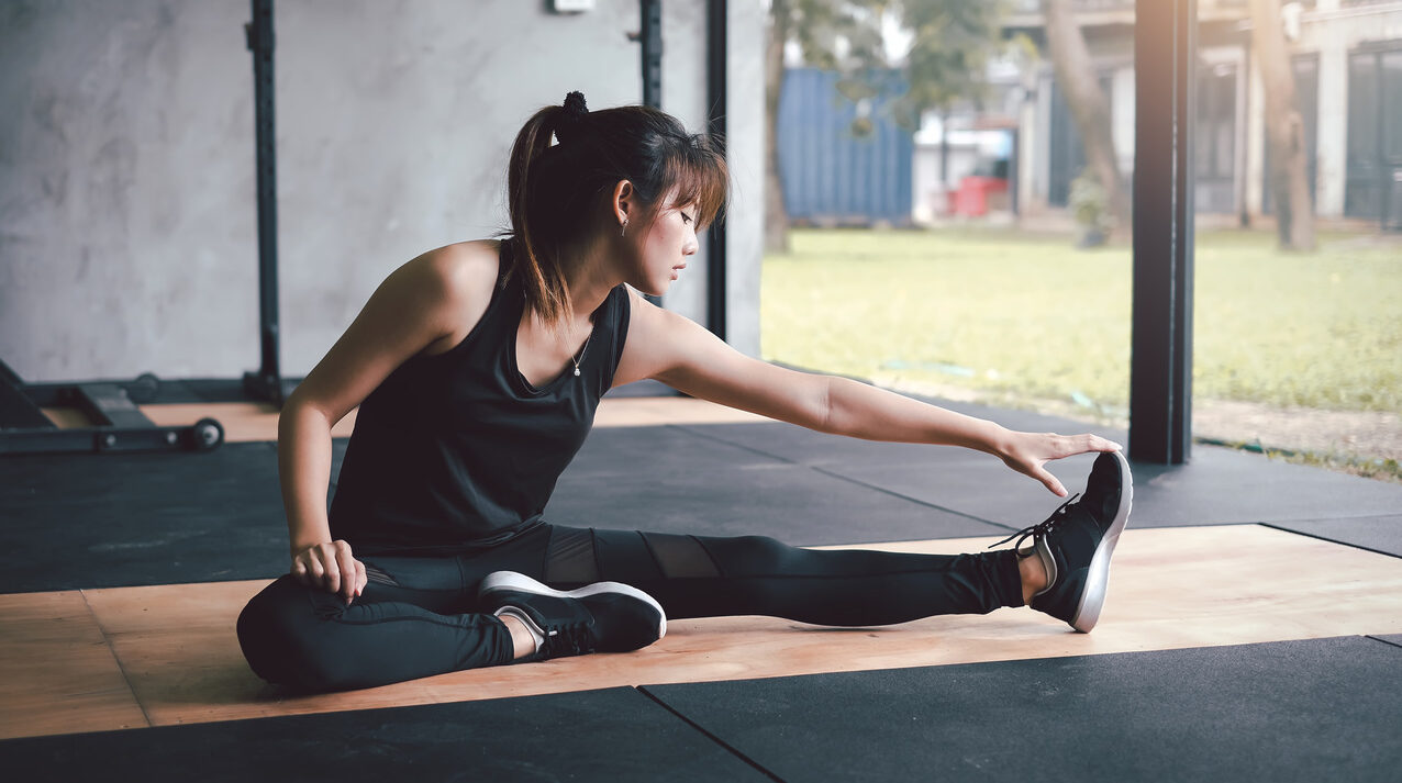 Alongamento antes da musculação deve ser evitado? Entenda