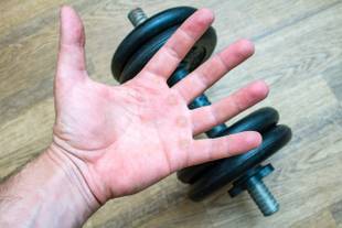 Como evitar os calos nas mãos gerados pela musculação