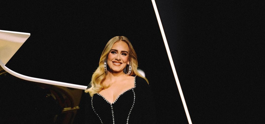 Adele tem problema de pele por suor e uso de cinta; saiba mais