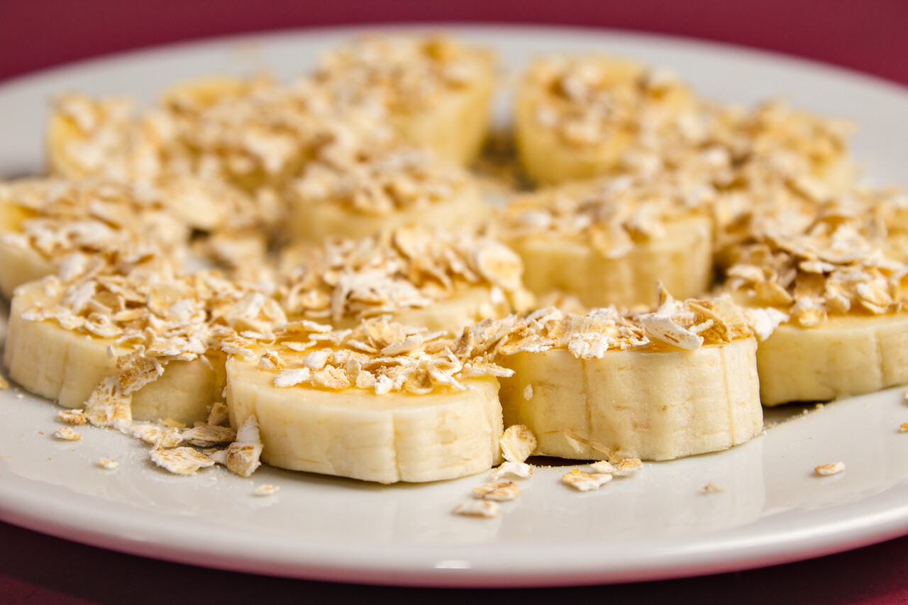 Banana com aveia engorda? Combinação é calórica? Entenda