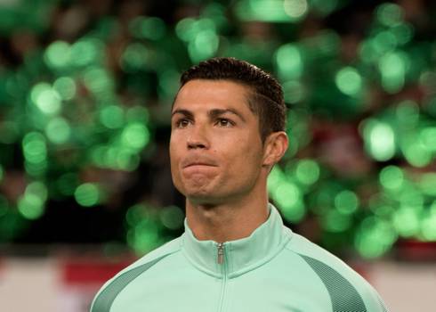 Cristiano Ronaldo pinta unha do pé para evitar fungos. Hábito é necessário?