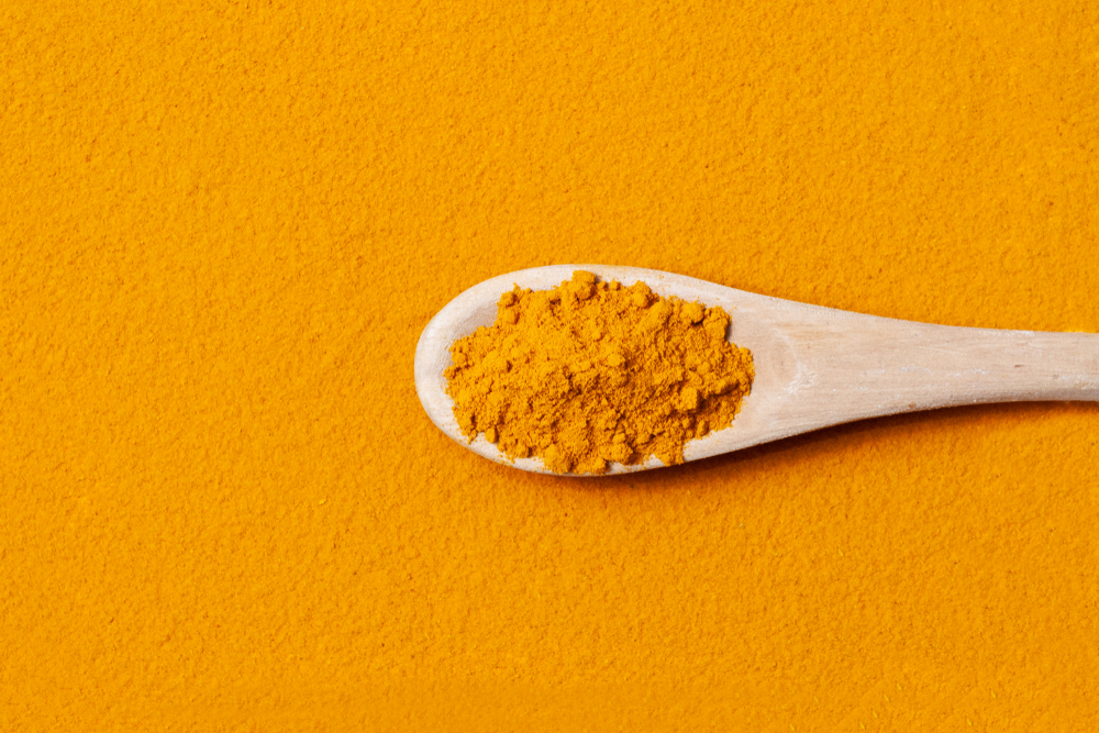 Passar cúrcuma nas olheiras tem benefícios?