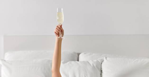Beber álcool menstruada faz mal? Aumenta o fluxo?