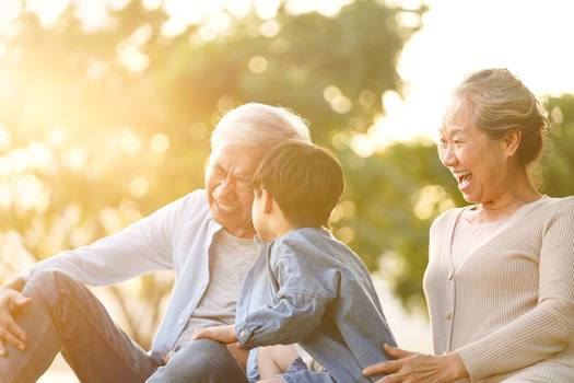 Avós e netos: entenda a importância e os benefícios dessa relação