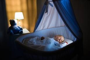 Como saber se o bebê está aquecido durante à noite?
