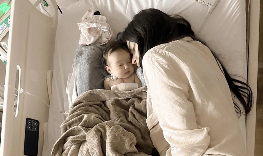 Filha de 2 meses de Thaila Ayala passa por cirurgia no coração. Entenda