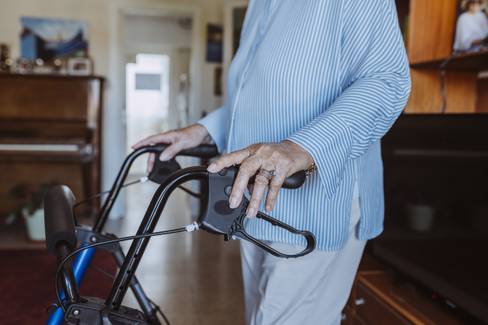 Queda de idosos: riscos, o que fazer e como prevenir