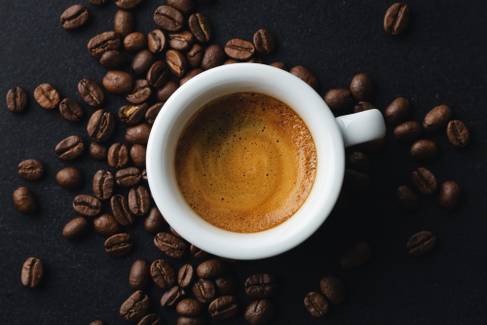 Café expresso pode ajudar a prevenir o Alzheimer, aponta estudo