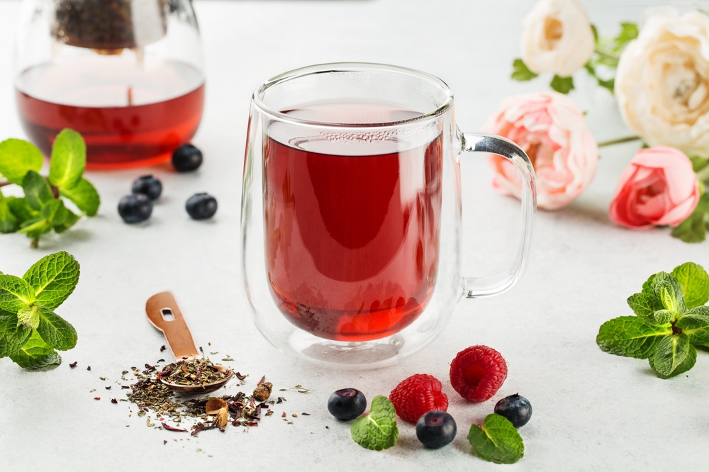 Chá de framboesa ajuda a acelerar o trabalho de parto. Veja como preparar!