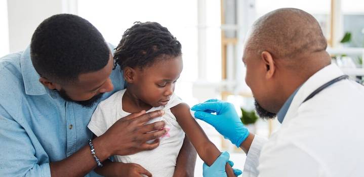 Taxa de vacinação infantil volta a crescer pelo mundo, diz OMS