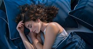 Ciclo menstrual e sono: entenda a relação entre ambos