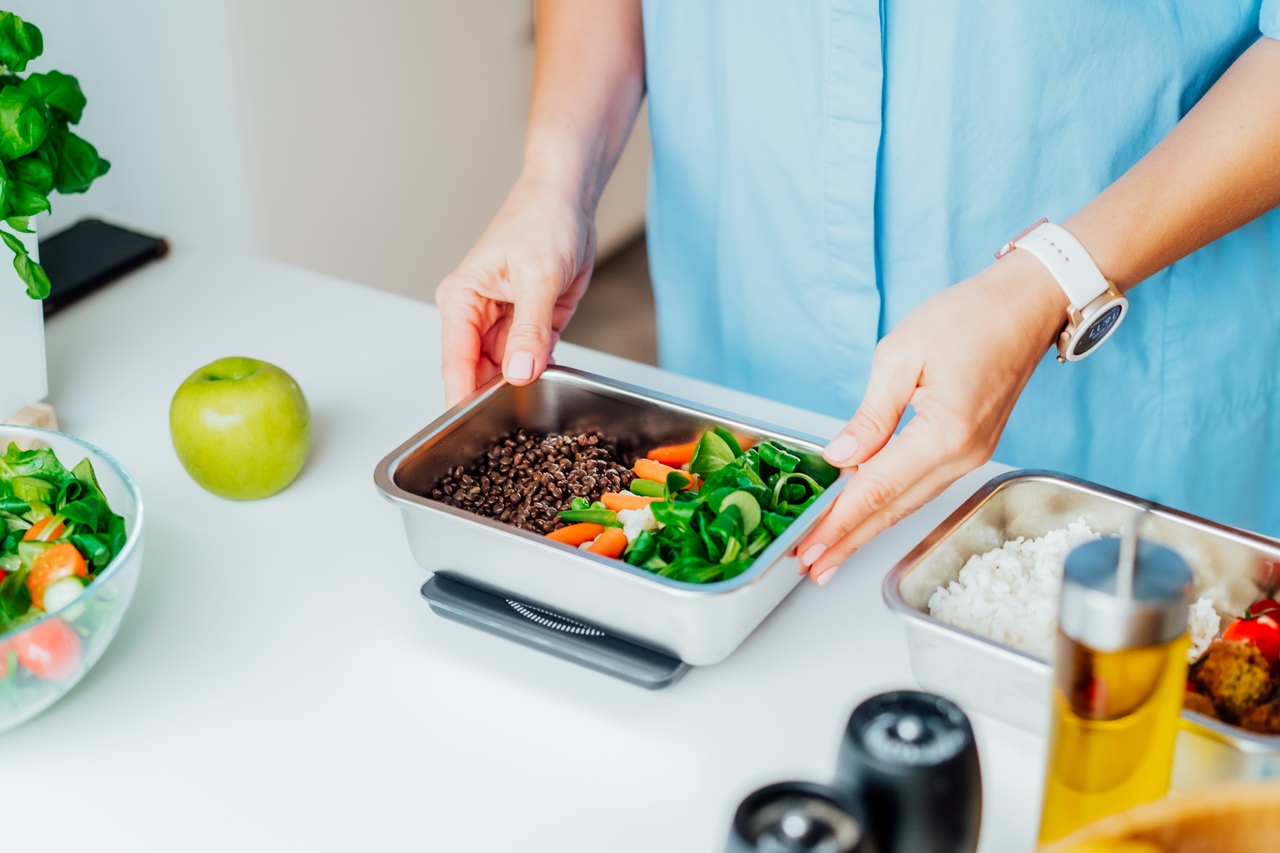 Pesar o alimento cru ou cozido: o que fazer?