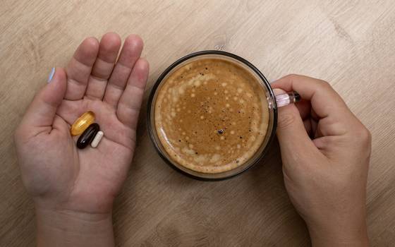 Remédio com café: veja recomendações antes de tomar