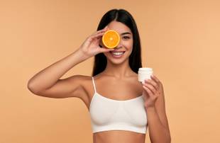Vitamina C para o rosto: o que você precisa saber antes de usar