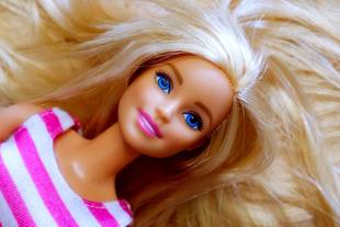 Botox da Barbie promove aparência mais fina dos ombros: veja riscos