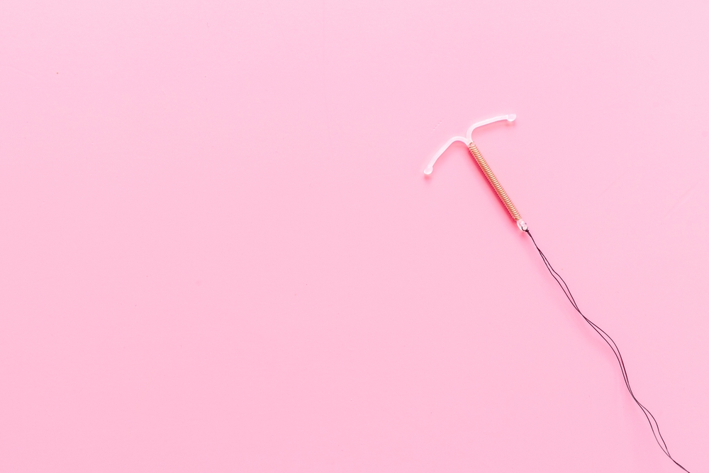 Colocar diu dói? Médico explica como amenizar sintomas