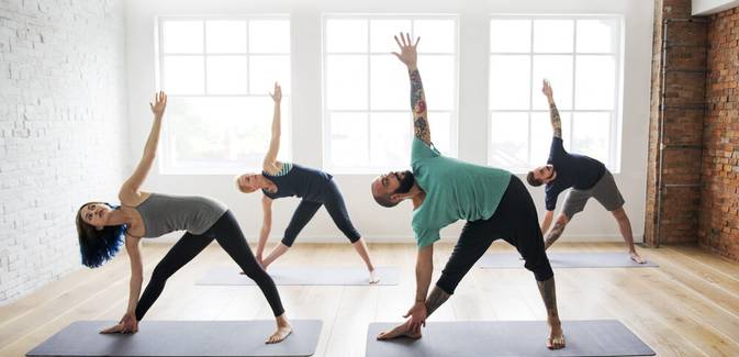 Prática de yoga pode melhorar saúde de quem possui asma