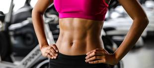 4 exercícios para afinar a cintura e reduzir a flacidez na barriga