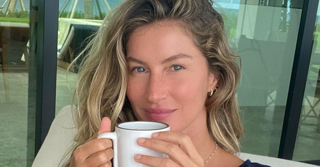 Gisele Bundchen tomando um chá