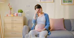 Dor de cabeça na gravidez: é normal? Veja como aliviar